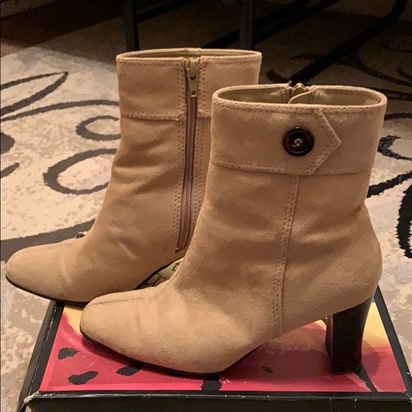 Ankle boots by Predictions - Picture 2 of 5